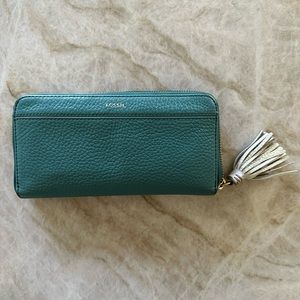 Teal leather fossil wallet. Used but in good condition